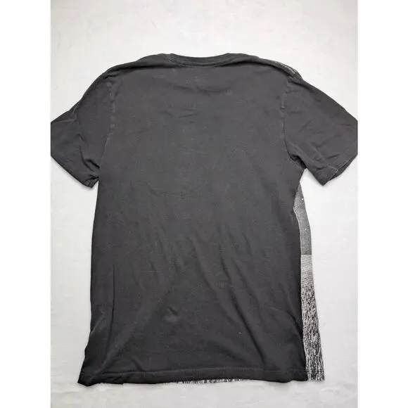 True Religion World Tour Mens T-Shirt XS Planet Stargazing Couple Park Bench Y2K - Picture 3 of 4